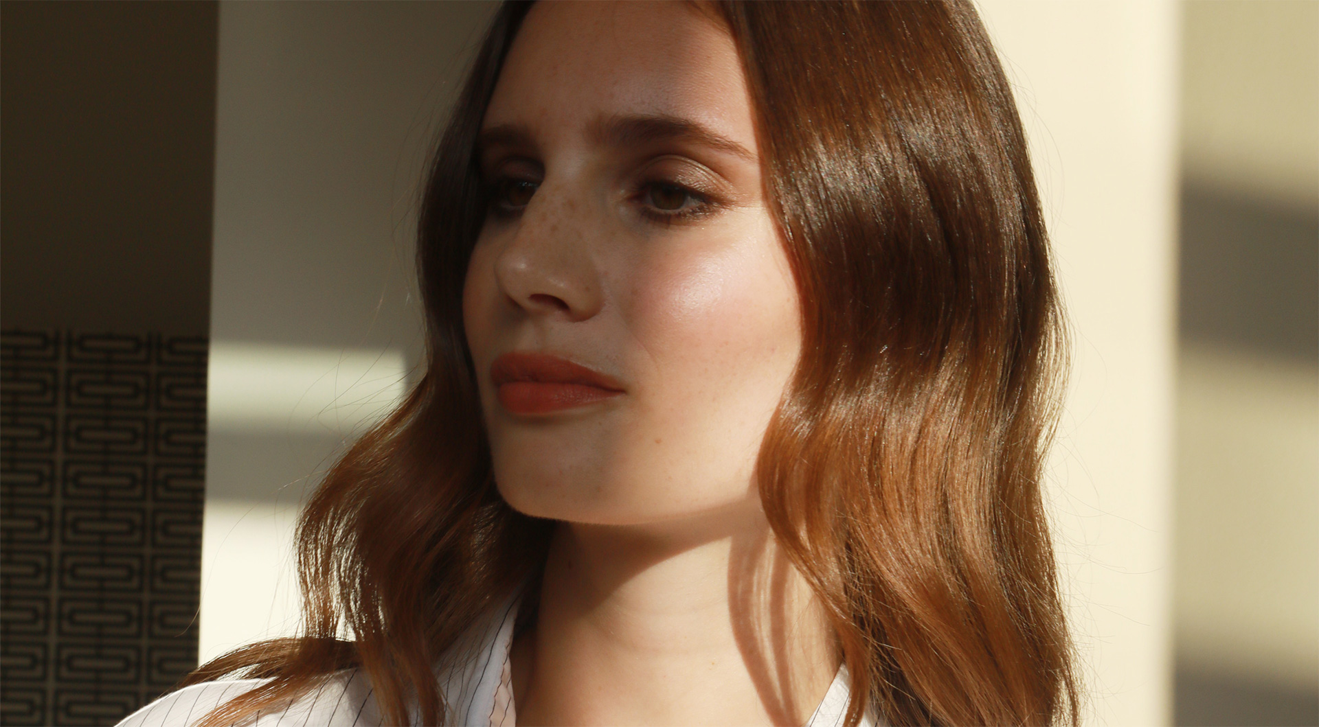 Imagebild mit Portrait einer Frau im Inneren des KAYSER